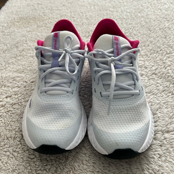 Nike running shoes size 7 girl's size and women's 8.5 - Picture 4 of 6